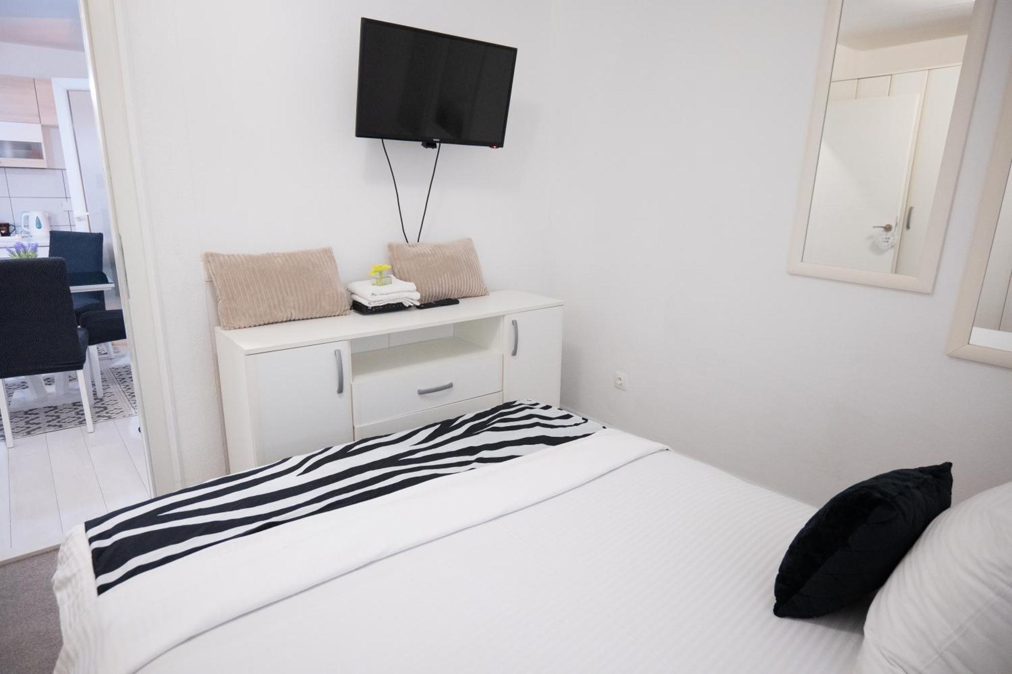 Grandeur Home Apartment Mostar - Free Parking Buitenkant foto