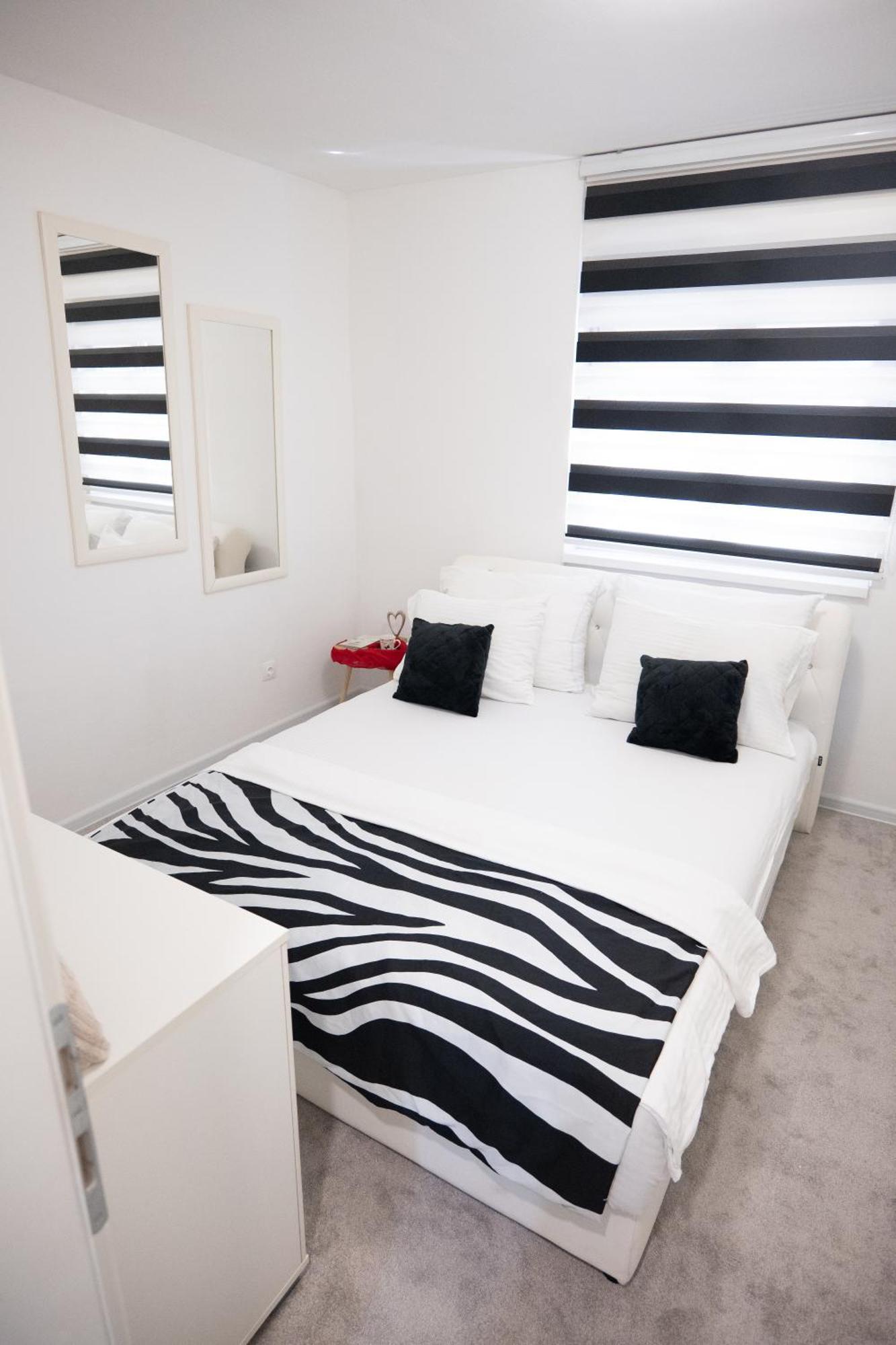Grandeur Home Apartment Mostar - Free Parking Buitenkant foto